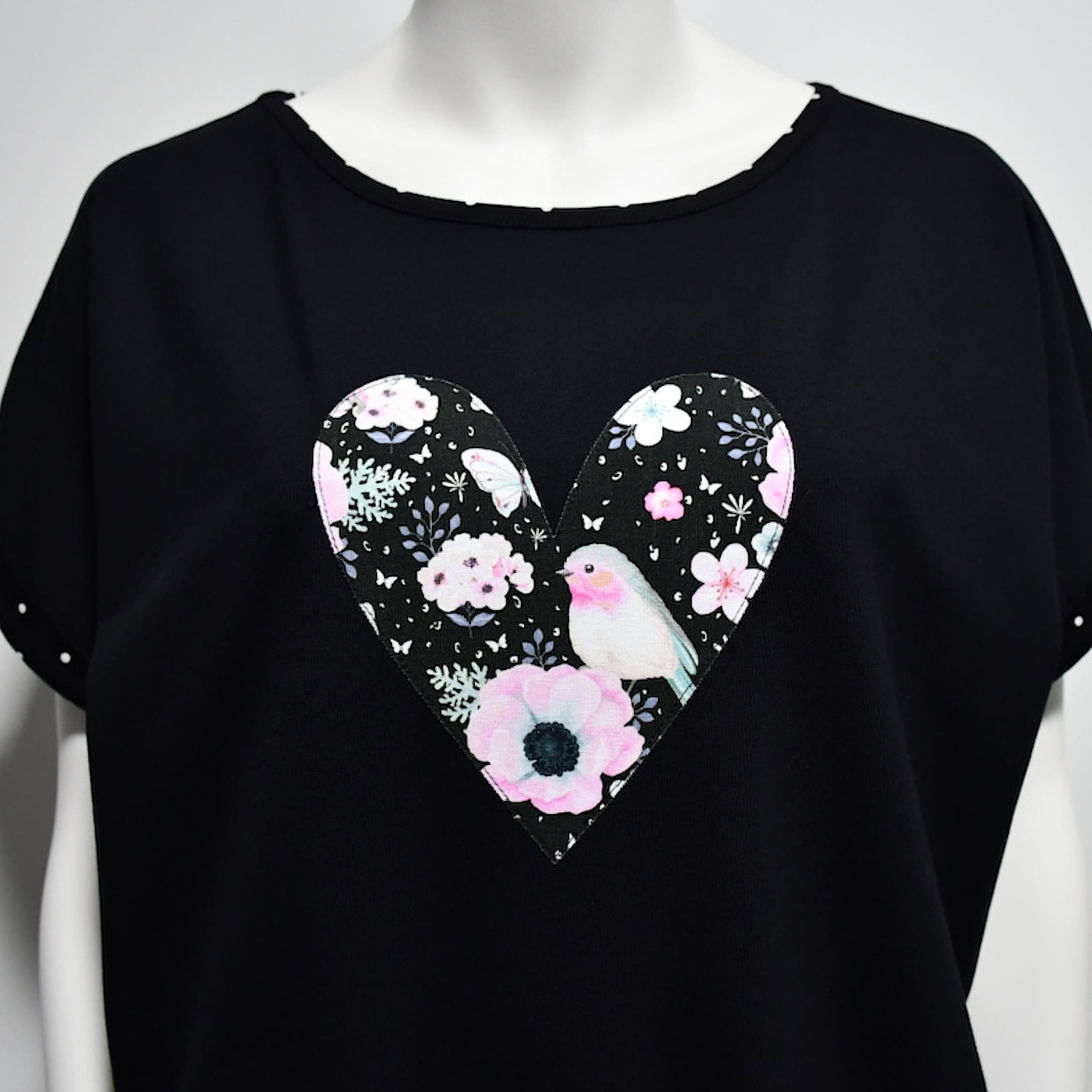 Št. M/L - FriStajl SRČNA MAJČKA ♡ Rožice & ptiček - slika 2